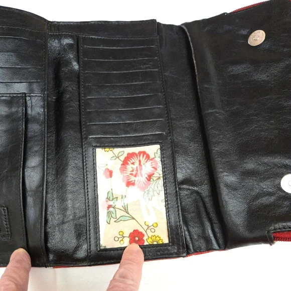 Elegant Red Leather Clutch - Picture 4 of 10